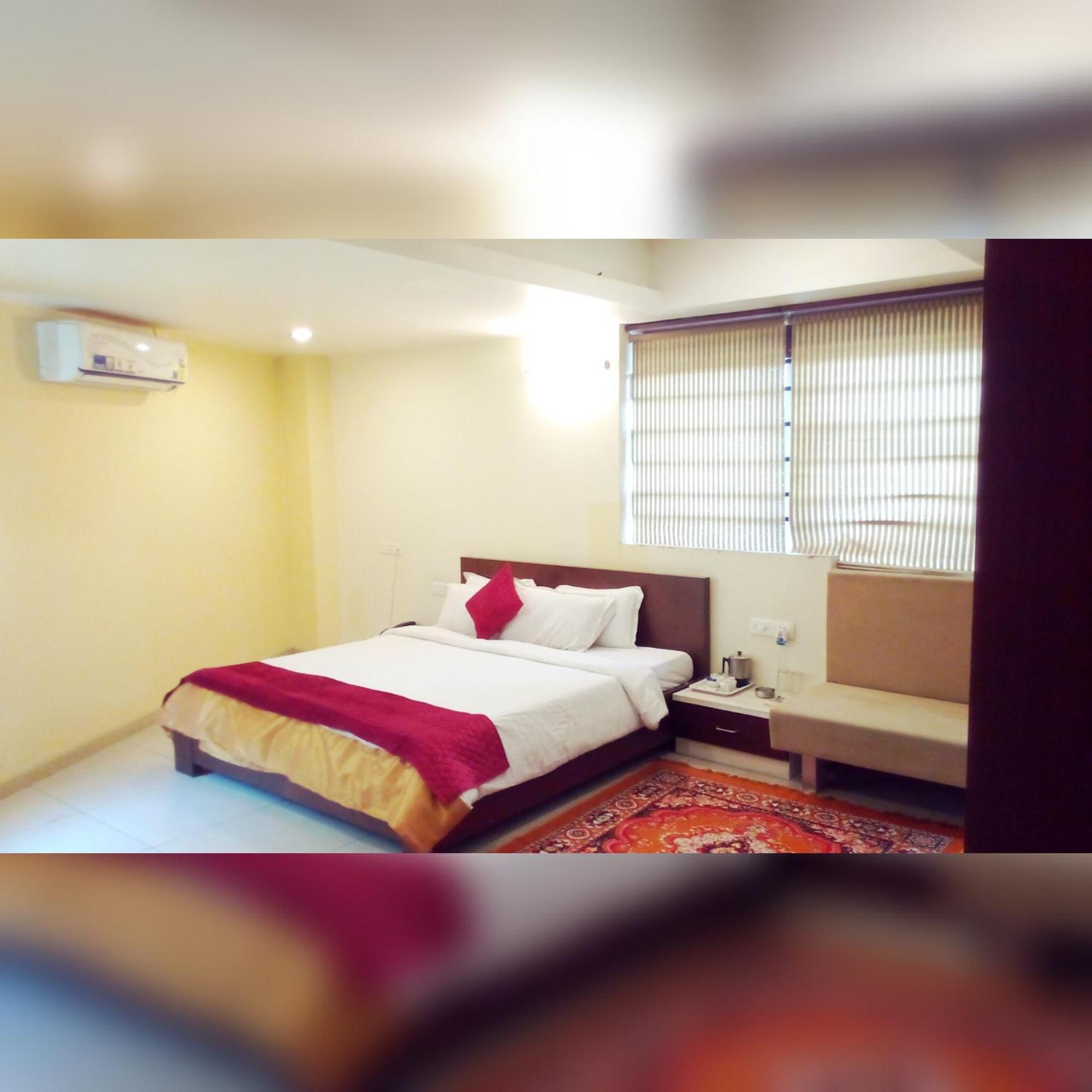 Hotel Kalinga Lake View Ahmedabad Room photo